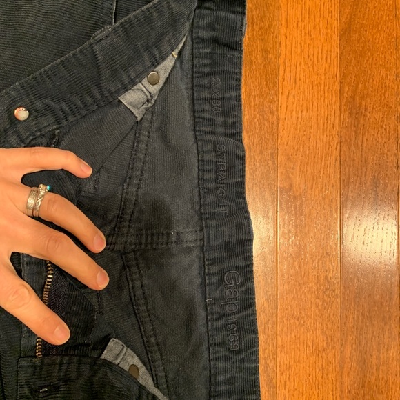 Gap corduroy pants.  Straight fit 29/30. - Picture 4 of 6
